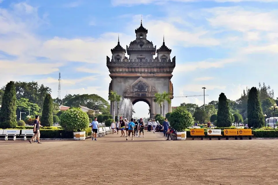 비엔티안 빠뚜싸이