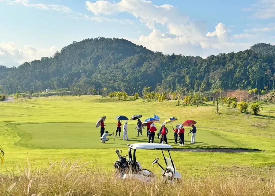 라오스 방비엥 골프장 풍경